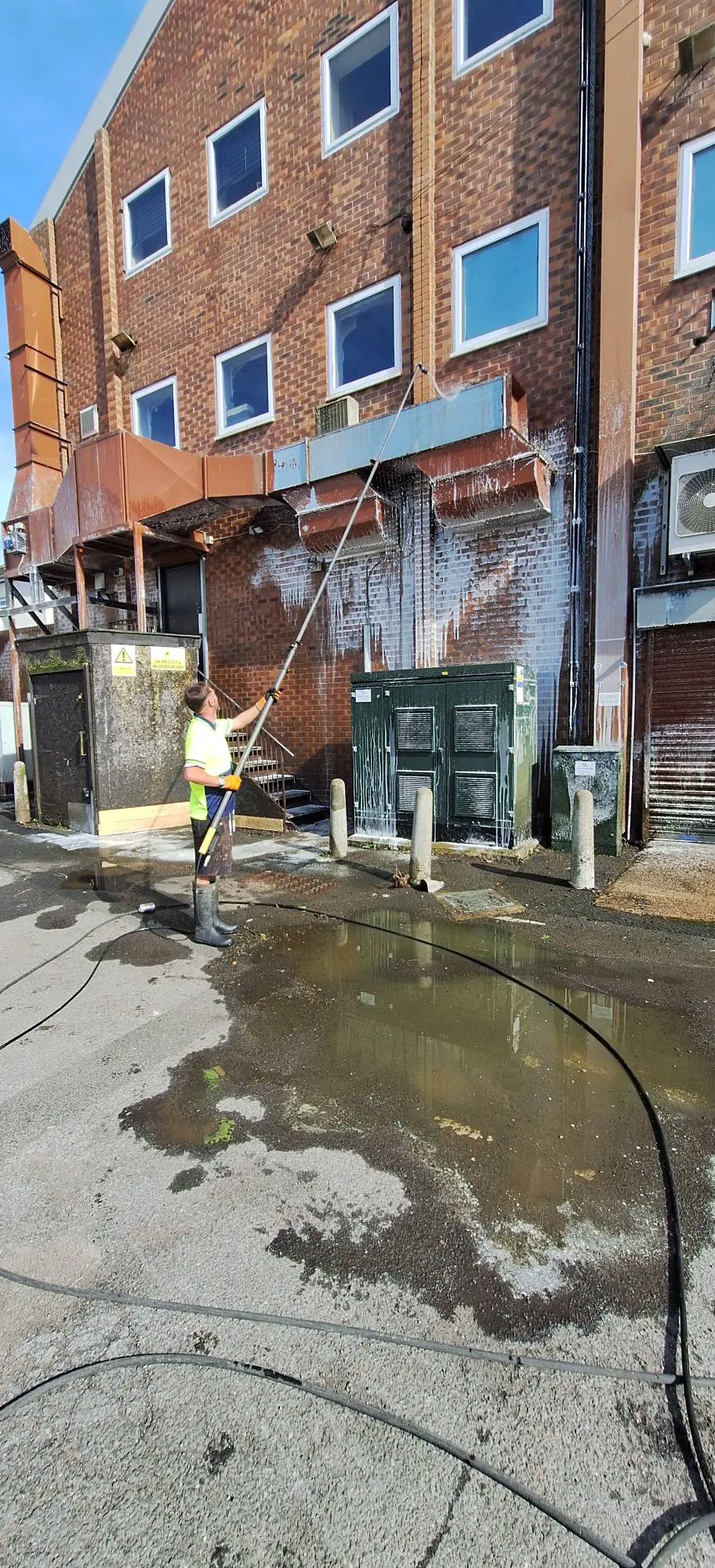 Williams exterior cleaning in action