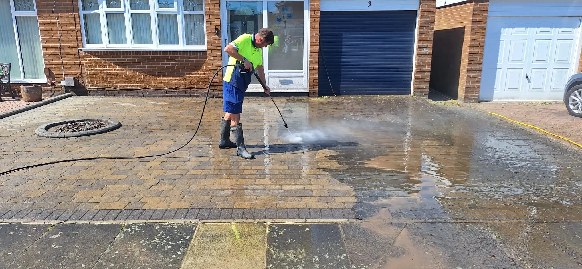 Williams exterior cleaning in action